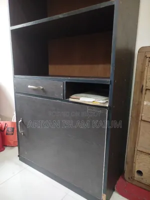 বুক সেলফ বিক্রি হবে।