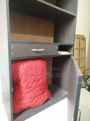 বুক সেলফ বিক্রি হবে।