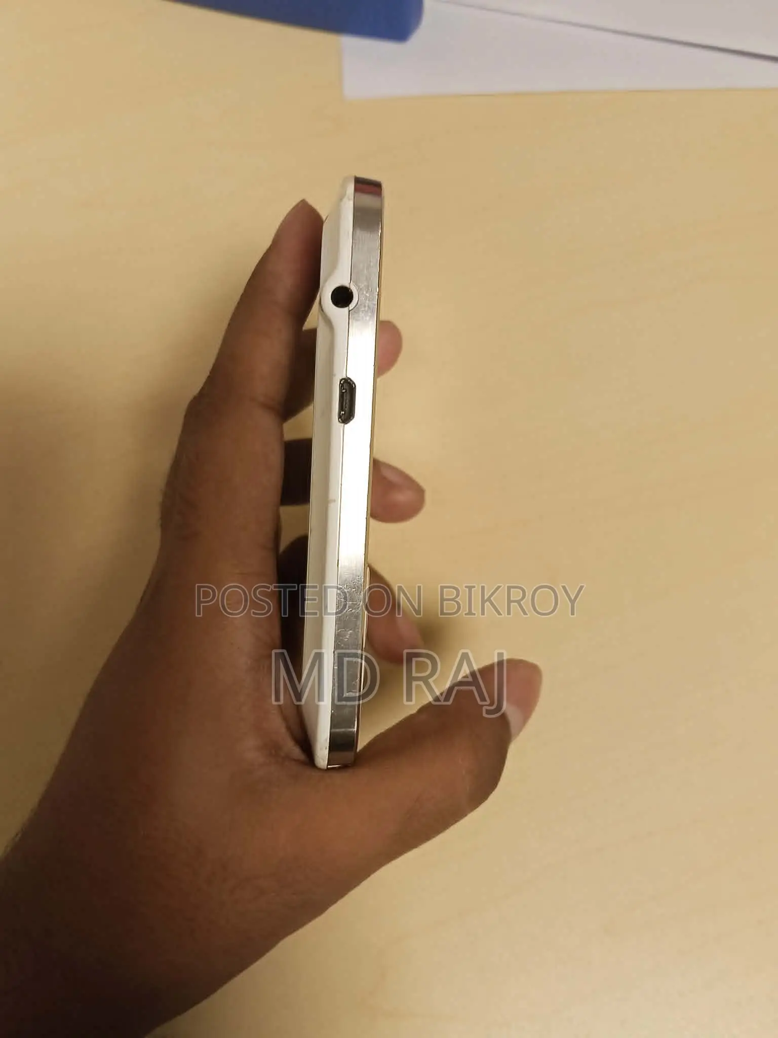 BlackBerry Bold Touch 9900 8 GB White