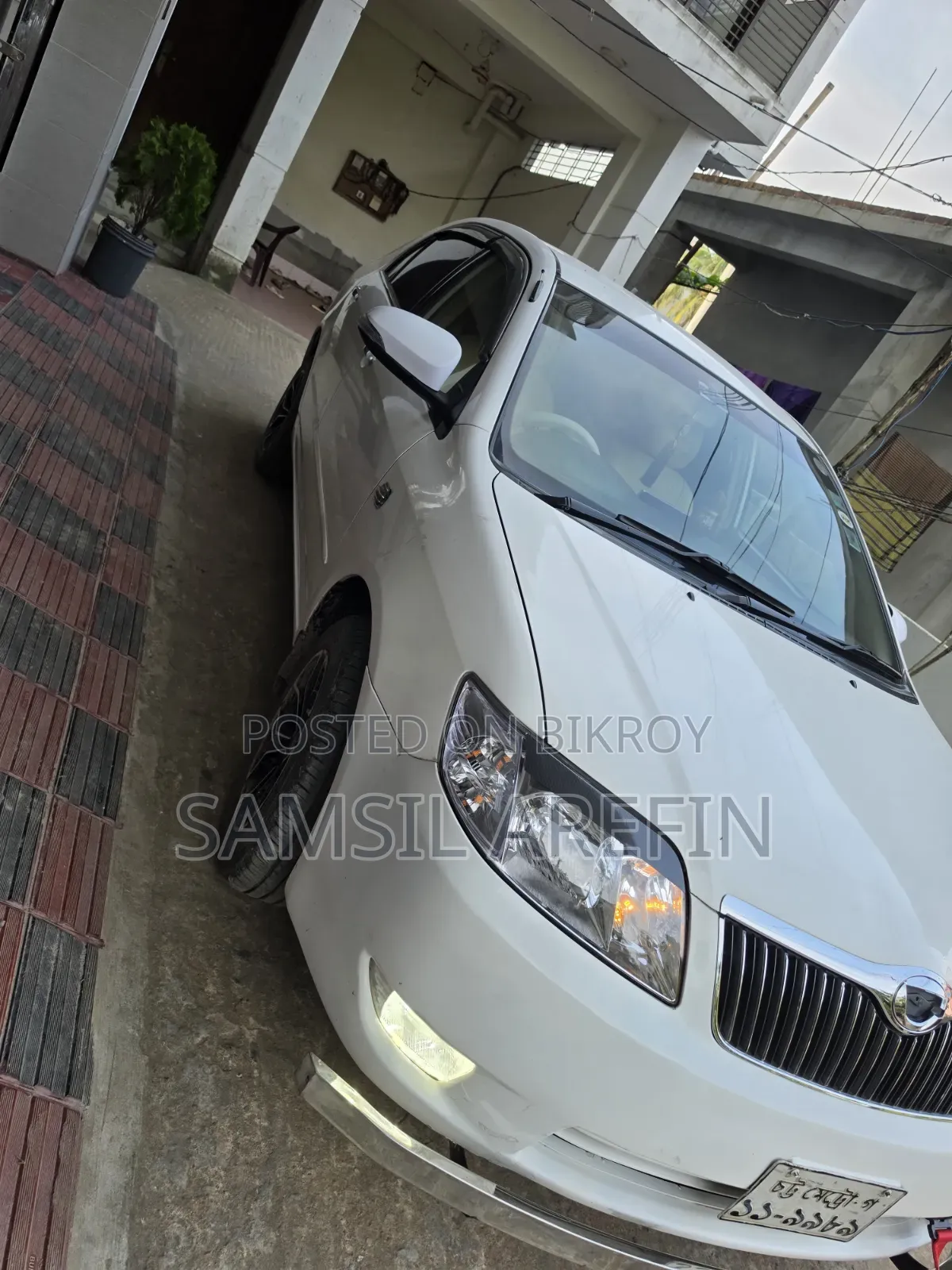Toyota Corolla Sedan Automatic 2005 White