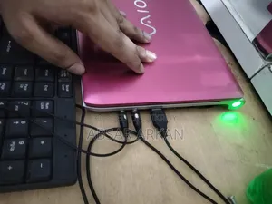 Laptop Sony VAIO EH/3B4EW 2GB AMD A4 HDD 256GB