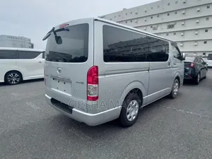 Toyota HiAce 2021 Silver