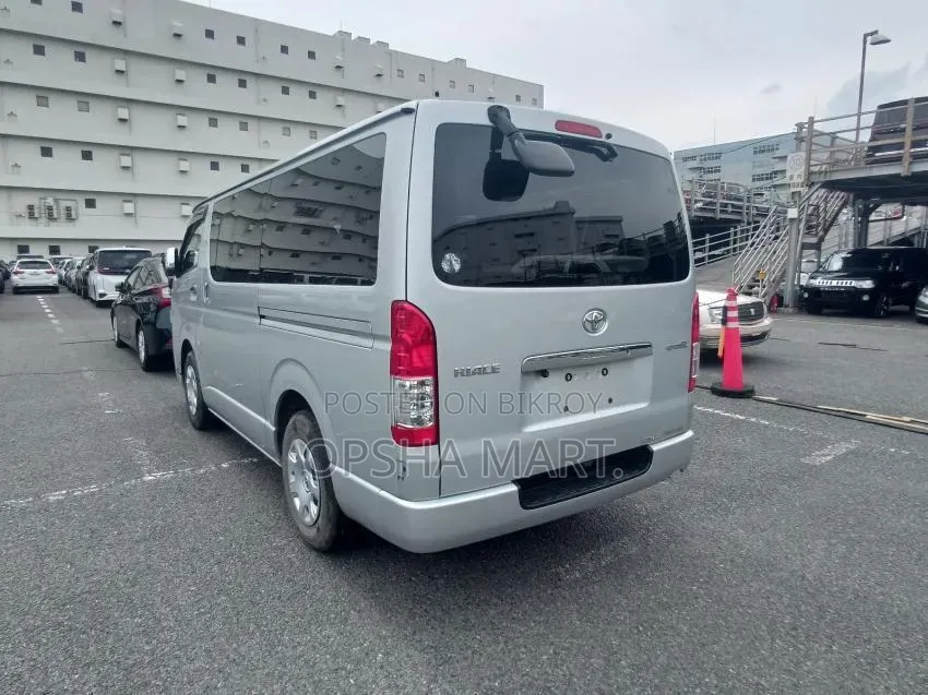 Toyota HiAce 2021 Silver