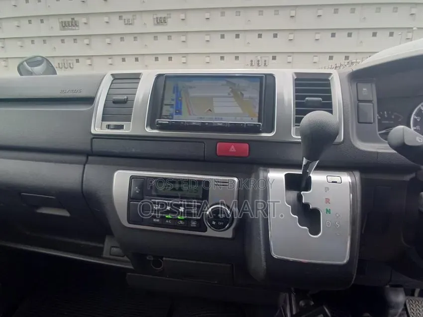 Toyota HiAce 2021 Silver