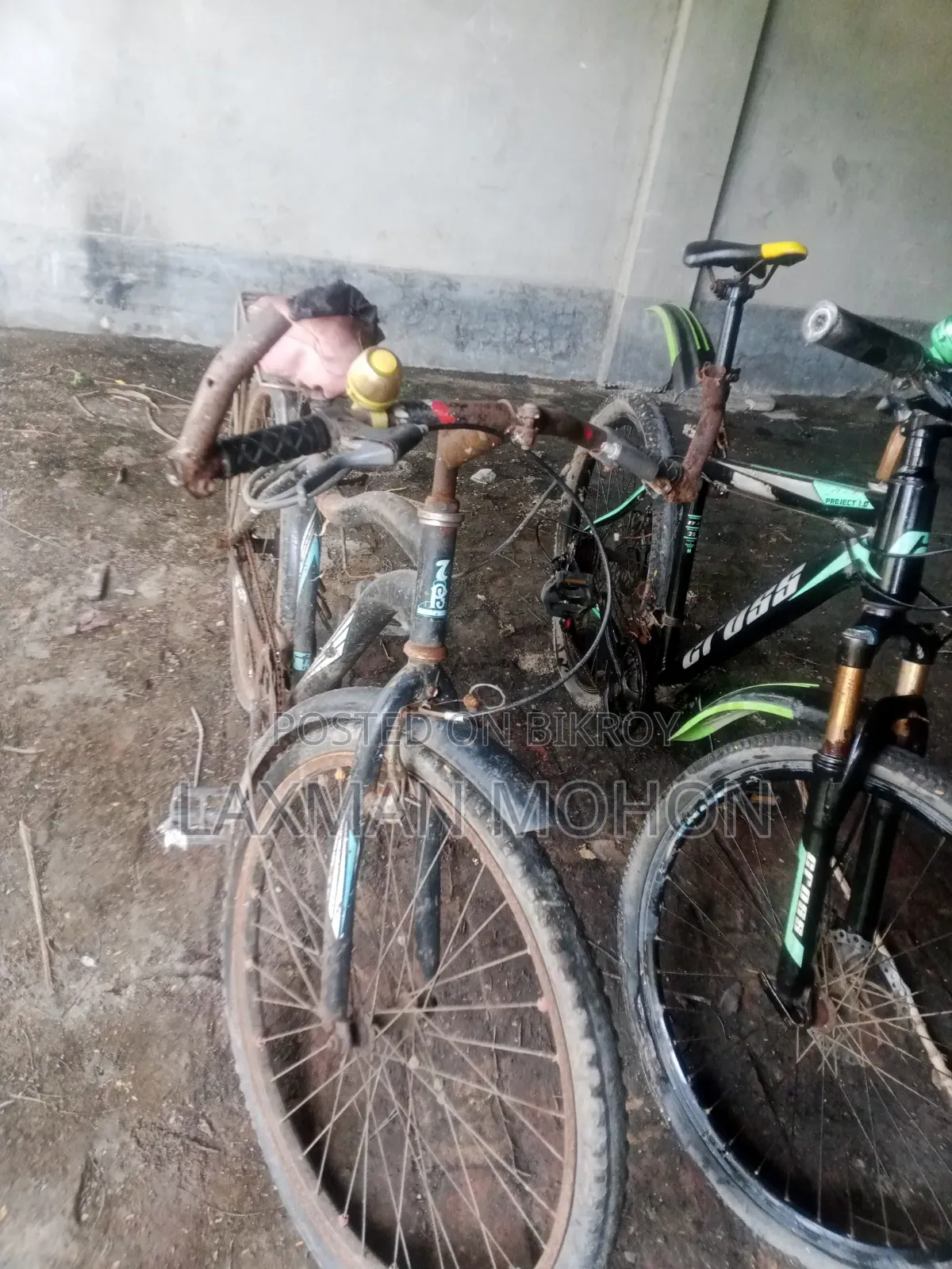 দুটি সাইকেল বিক্রয় হবে
