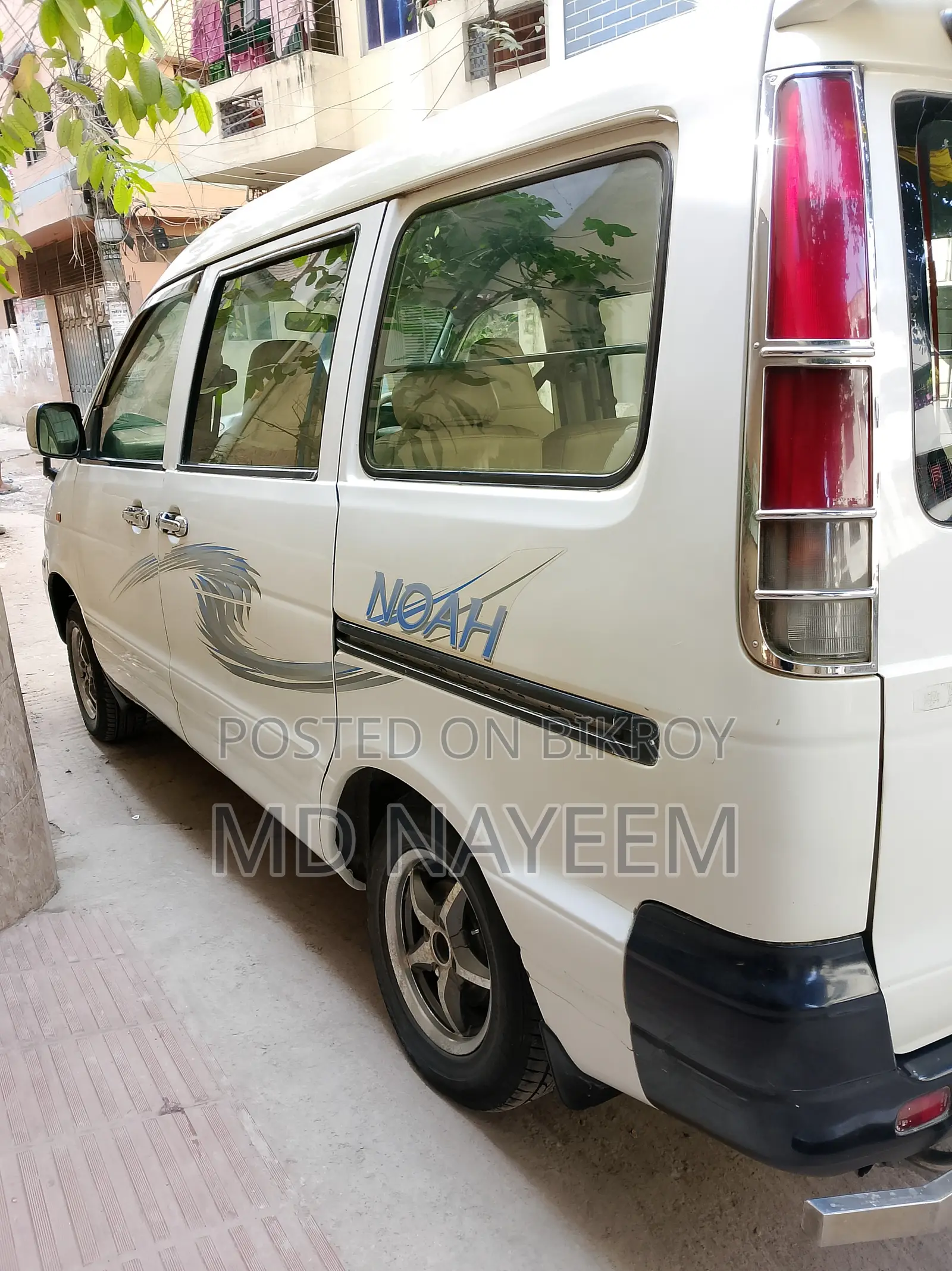 Toyota Noah 2005 White