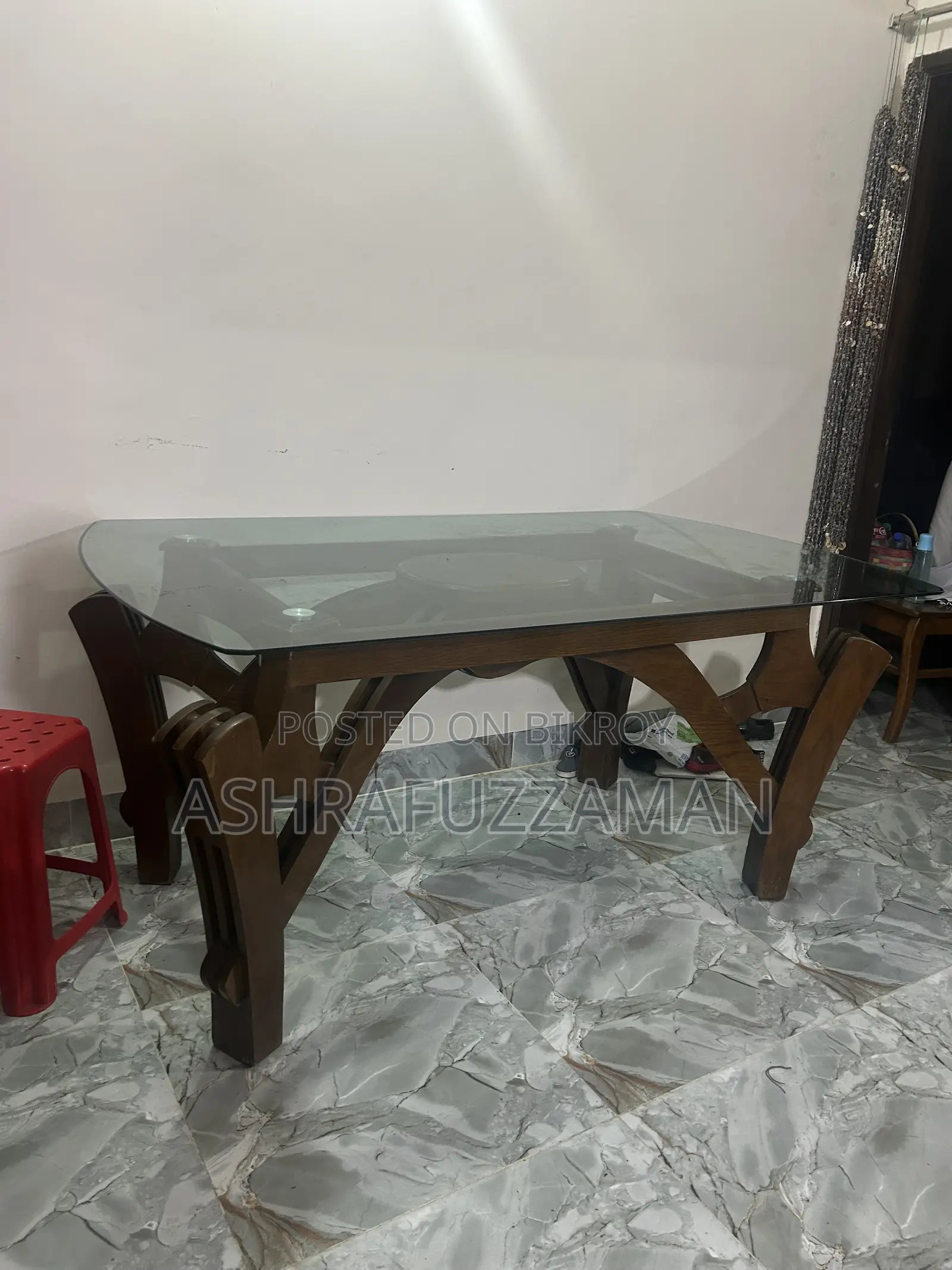 গ্লাস এর ডাইনিং টেবিল শুধু মাত্র চেয়ার ছাড়া