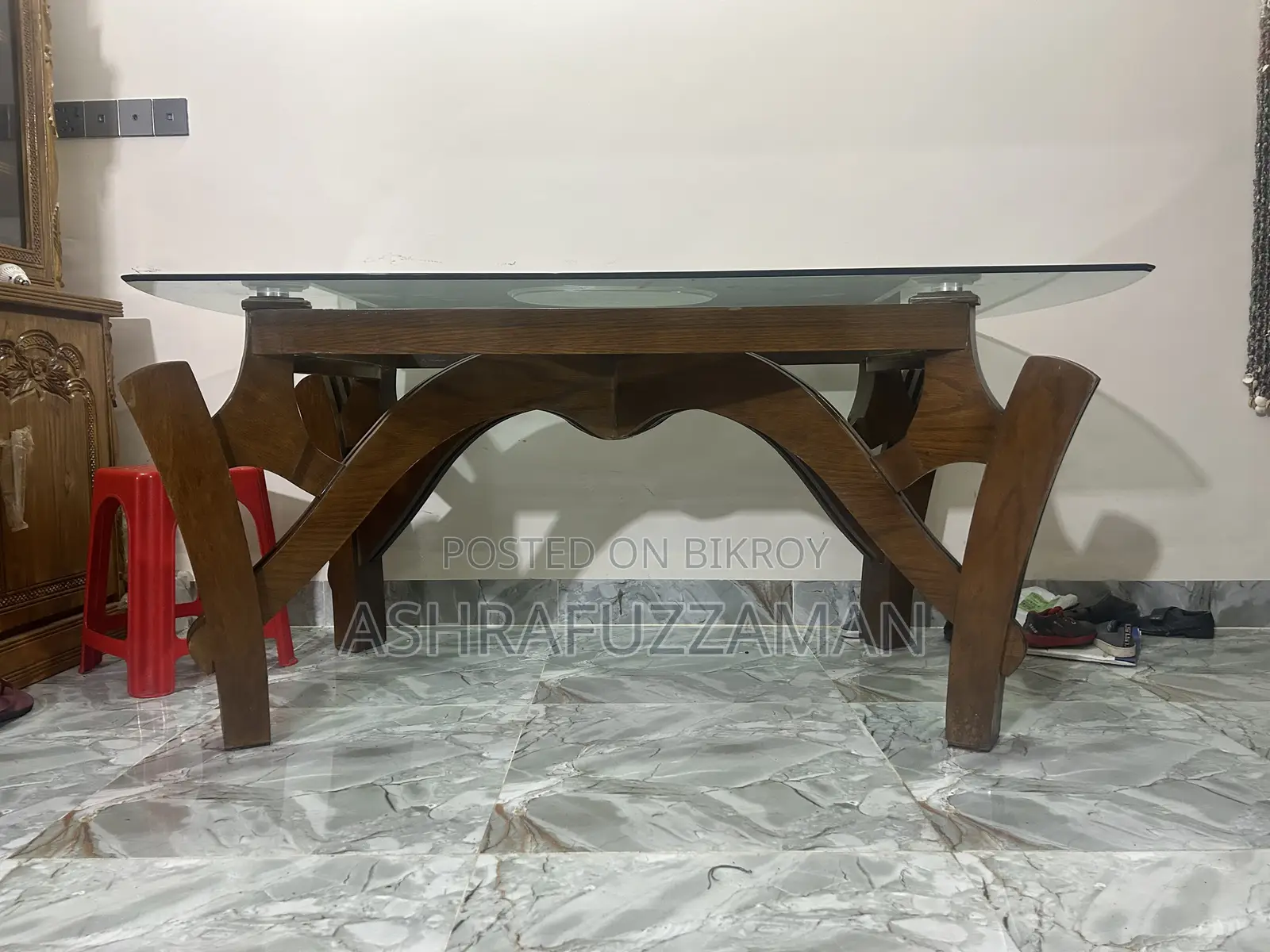 গ্লাস এর ডাইনিং টেবিল শুধু মাত্র চেয়ার ছাড়া