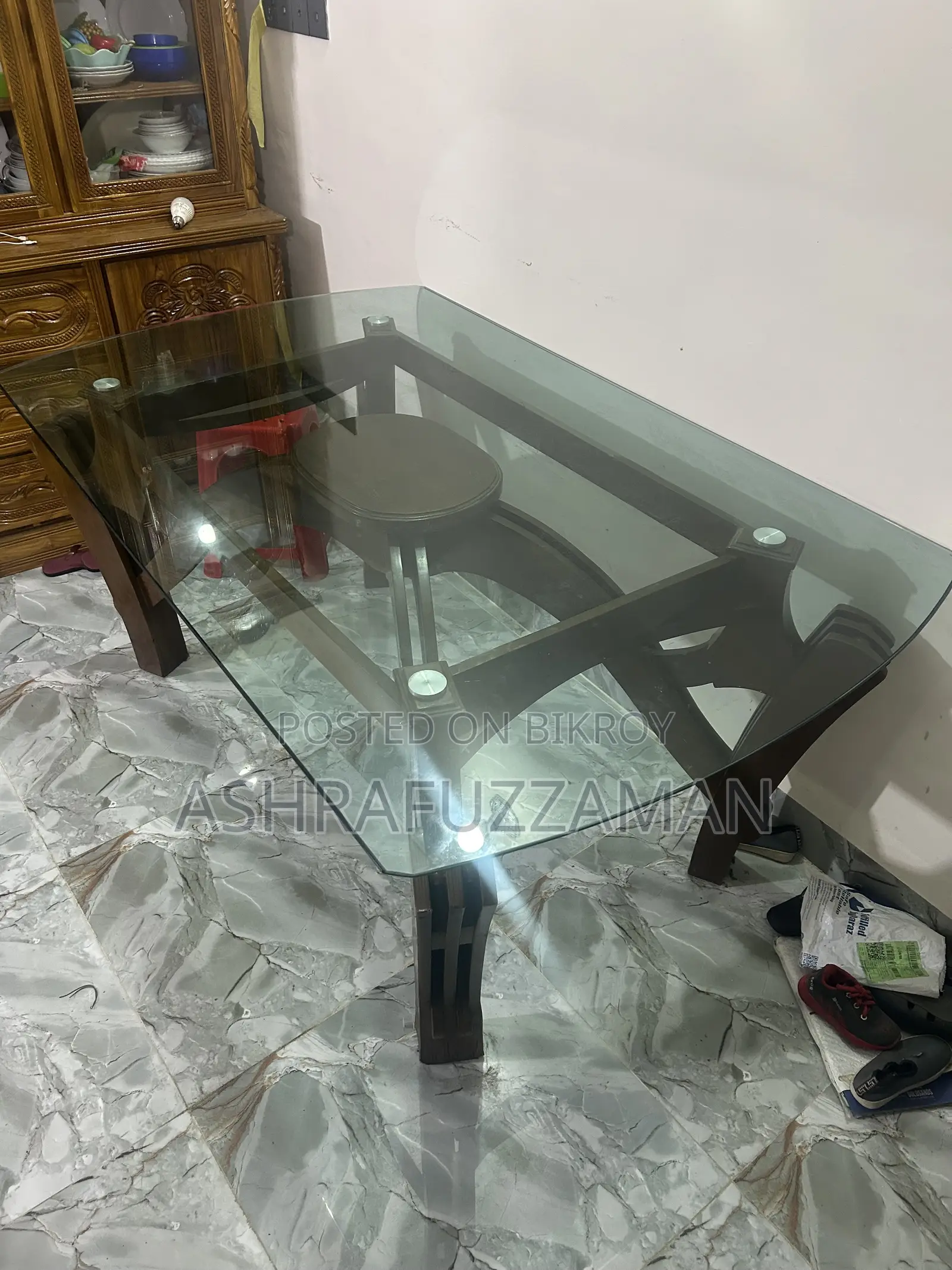 গ্লাস এর ডাইনিং টেবিল শুধু মাত্র চেয়ার ছাড়া