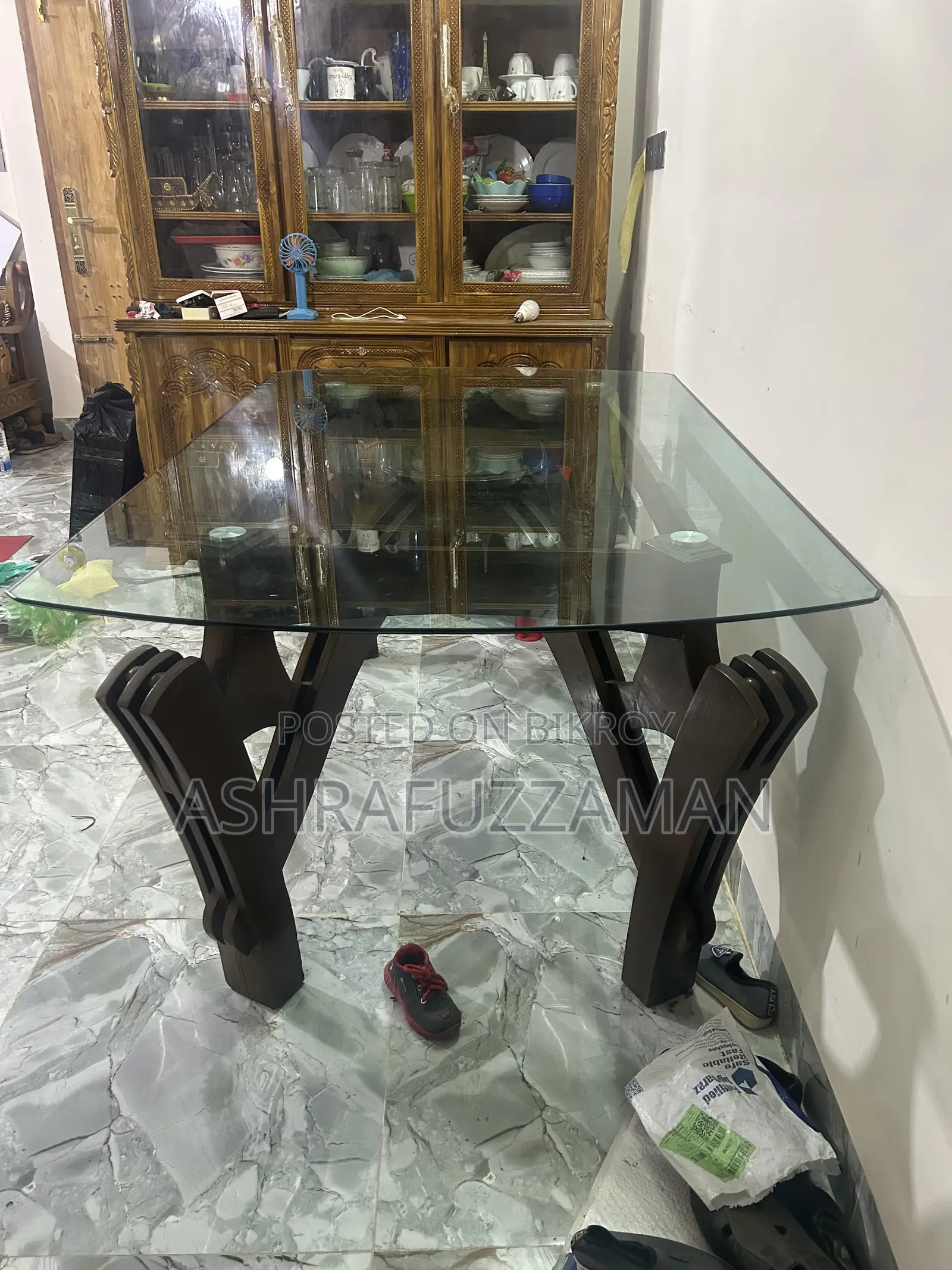 গ্লাস এর ডাইনিং টেবিল শুধু মাত্র চেয়ার ছাড়া