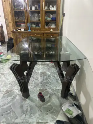 গ্লাস এর ডাইনিং টেবিল শুধু মাত্র চেয়ার ছাড়া