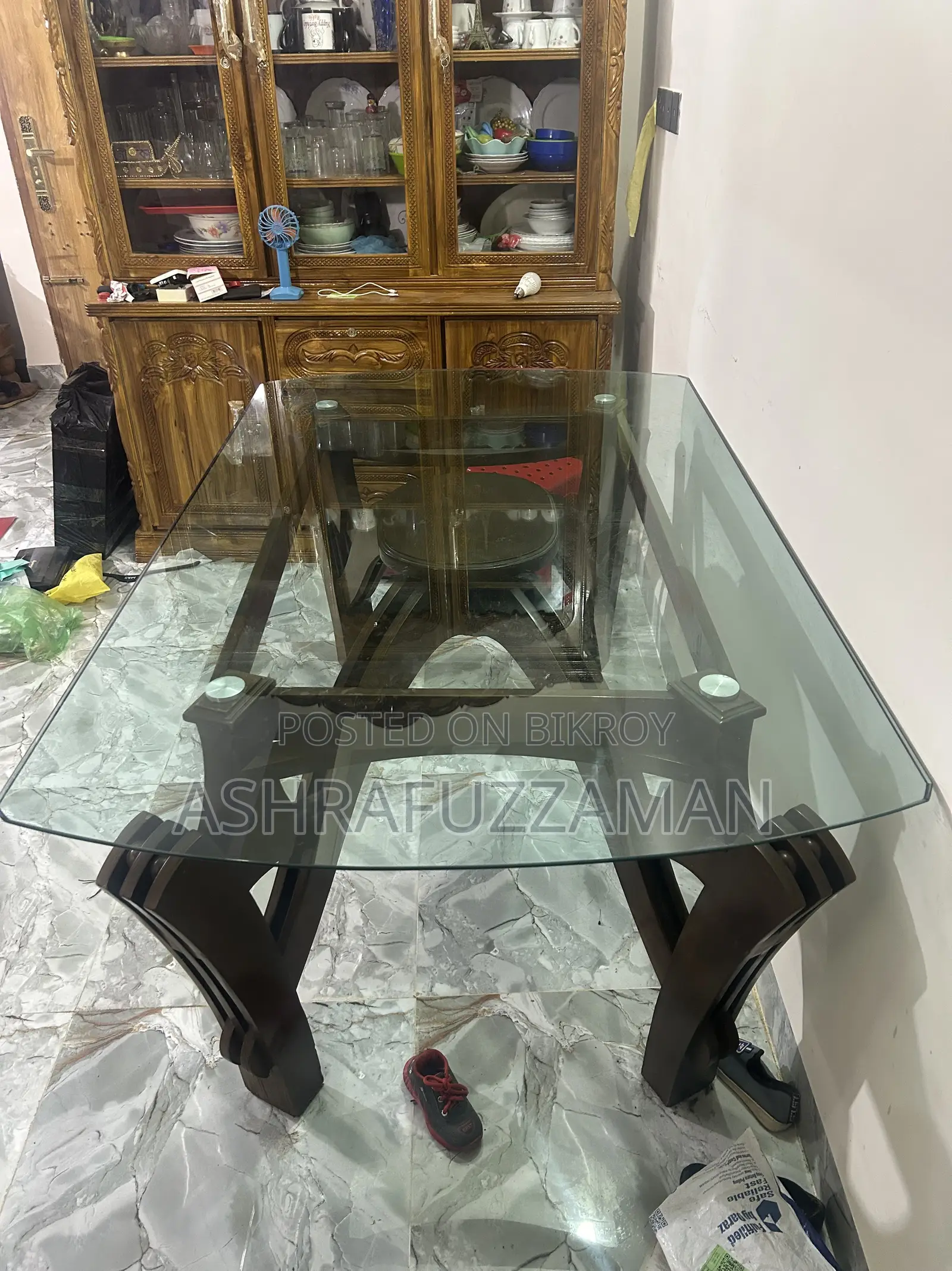 গ্লাস এর ডাইনিং টেবিল শুধু মাত্র চেয়ার ছাড়া
