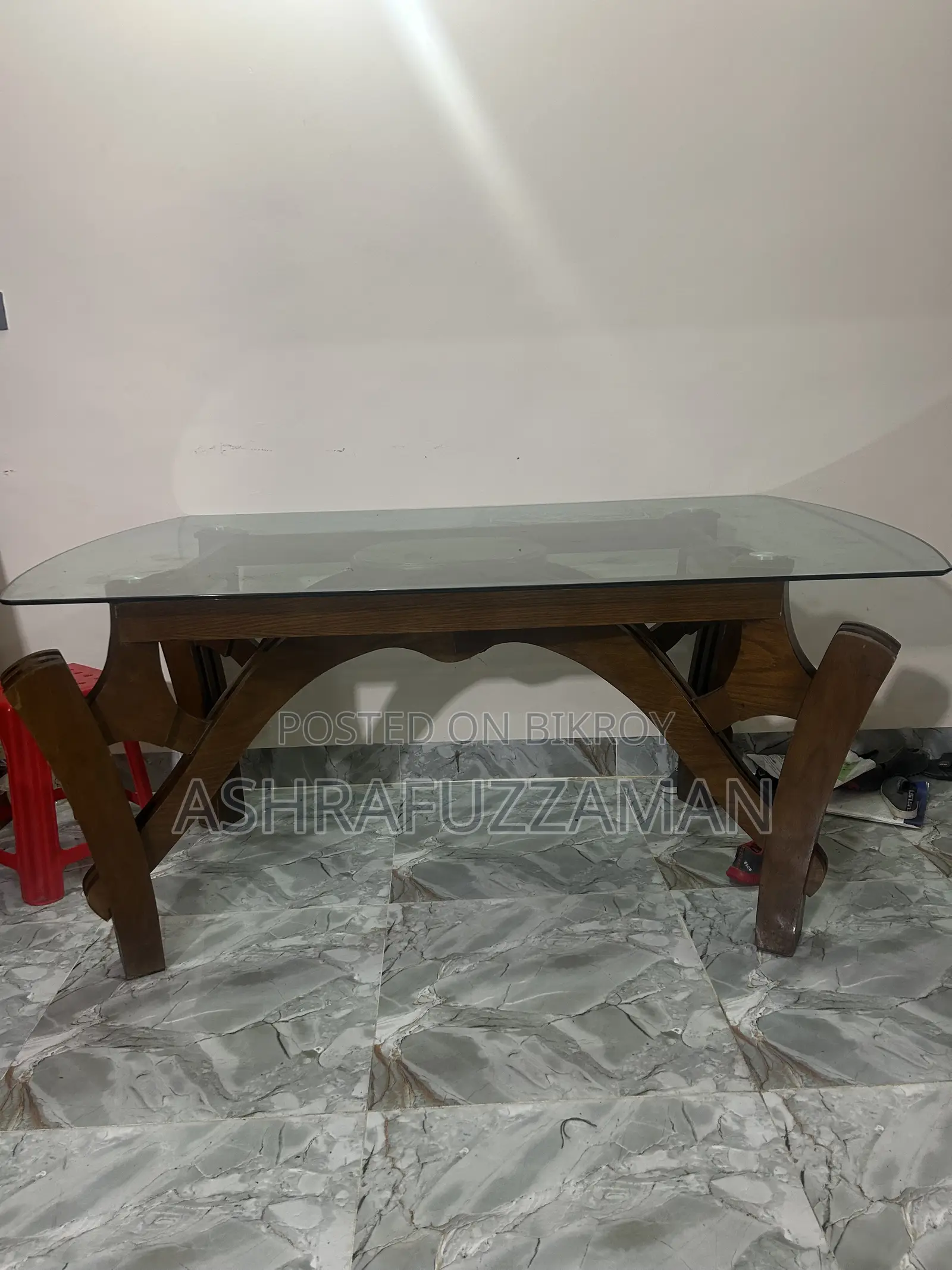 গ্লাস এর ডাইনিং টেবিল শুধু মাত্র চেয়ার ছাড়া