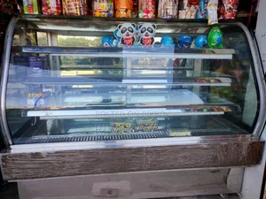 এই ফ্রিজটি বিক্রি করা হবে, জন্মদিনের কেক ,চকলেট ইত্যাদি এগুলো রাখা হয়