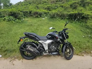 TVS Apache RTR 160 4V 2023 Black