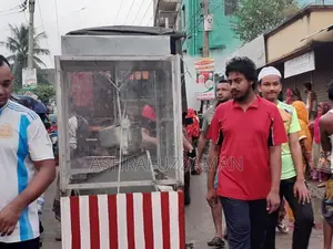 একটা পপকন ভাজার পুরো দোকান বিক্রি করা হবে