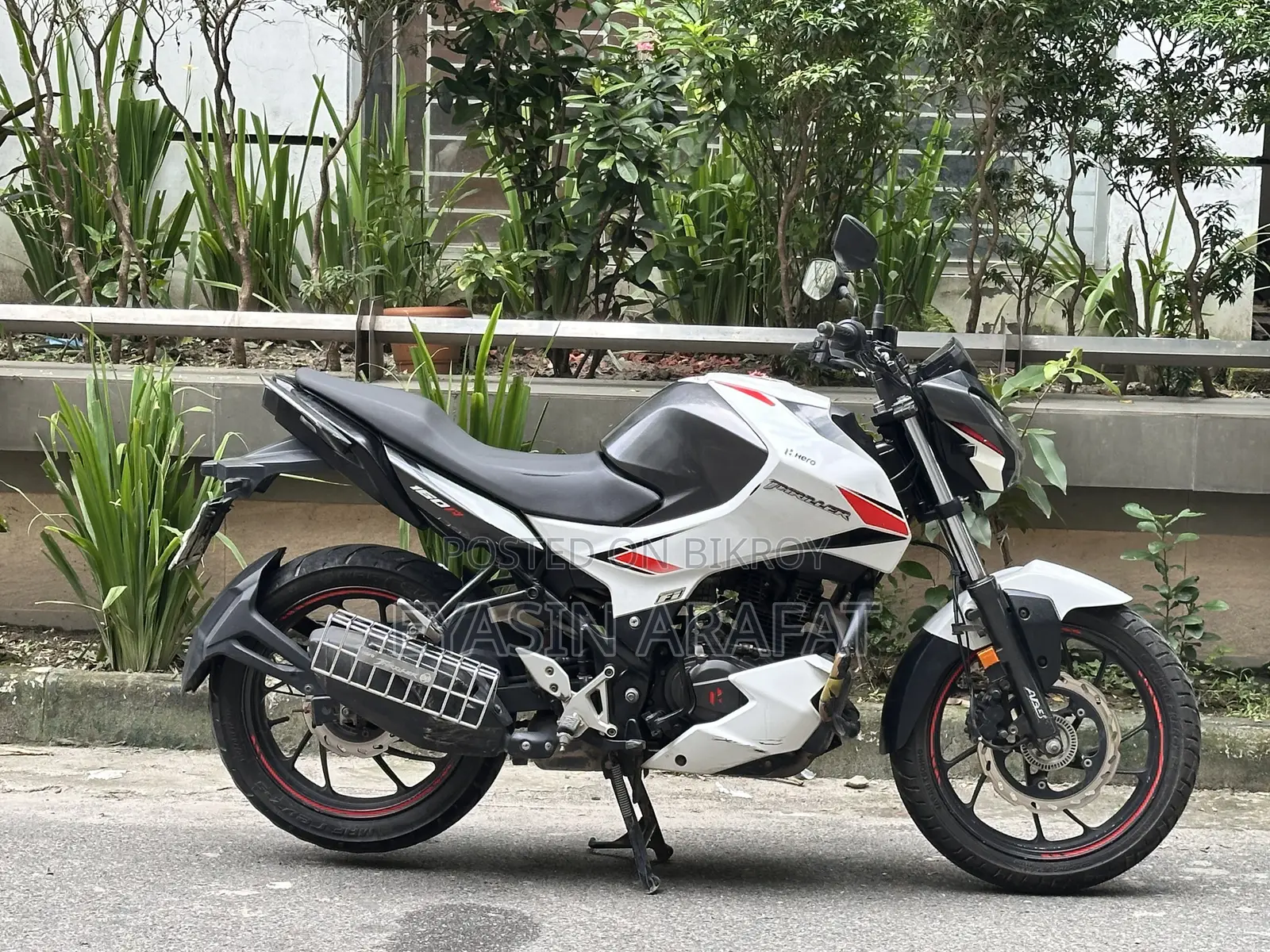 Hero Thriller 160R 2023 White