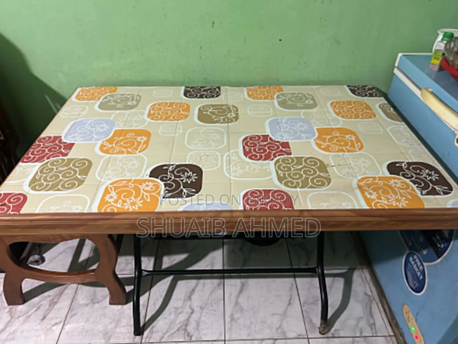 RFL 4-Seater Plastic Dining Table – Almost New