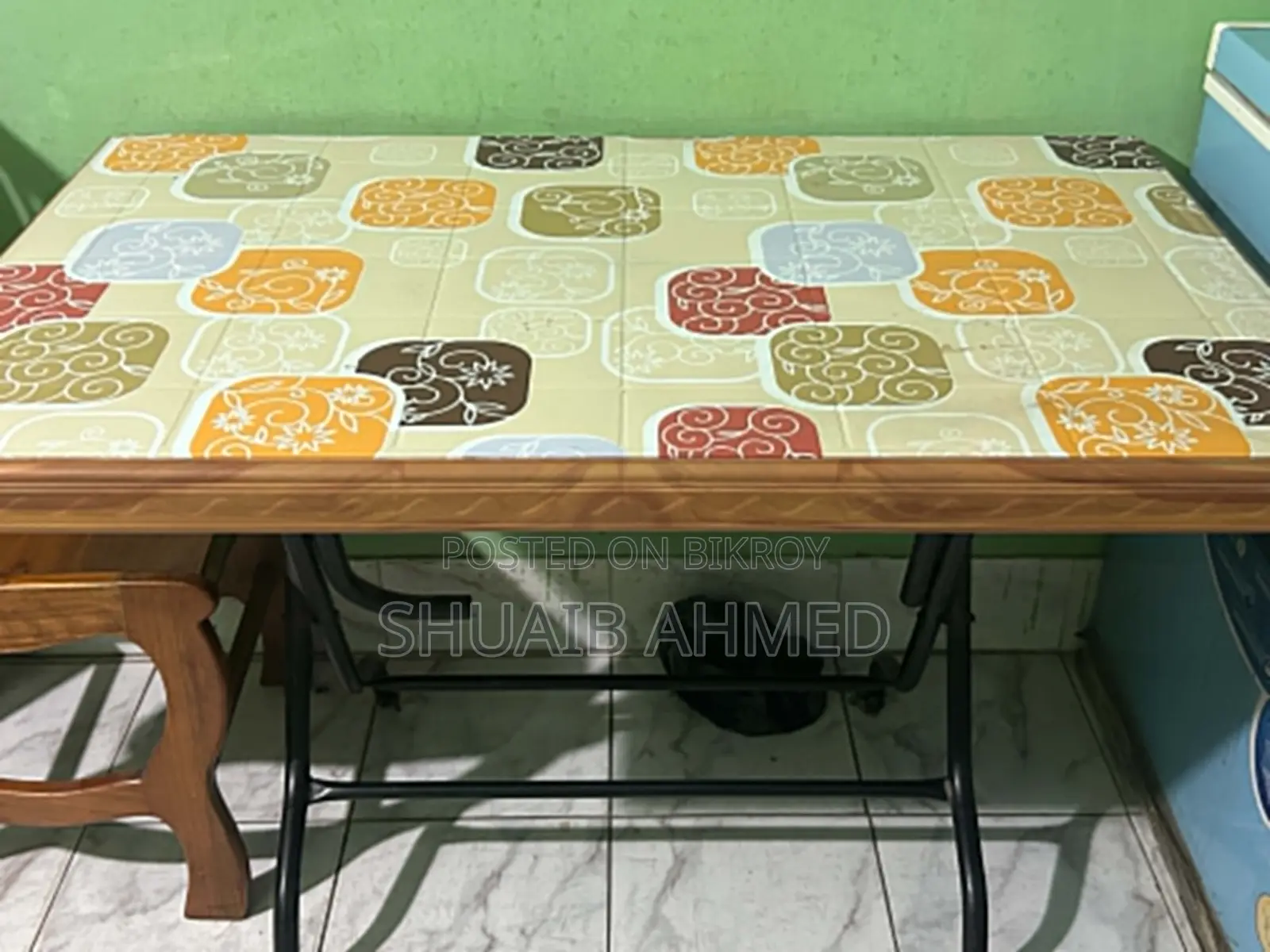 RFL 4-Seater Plastic Dining Table – Almost New