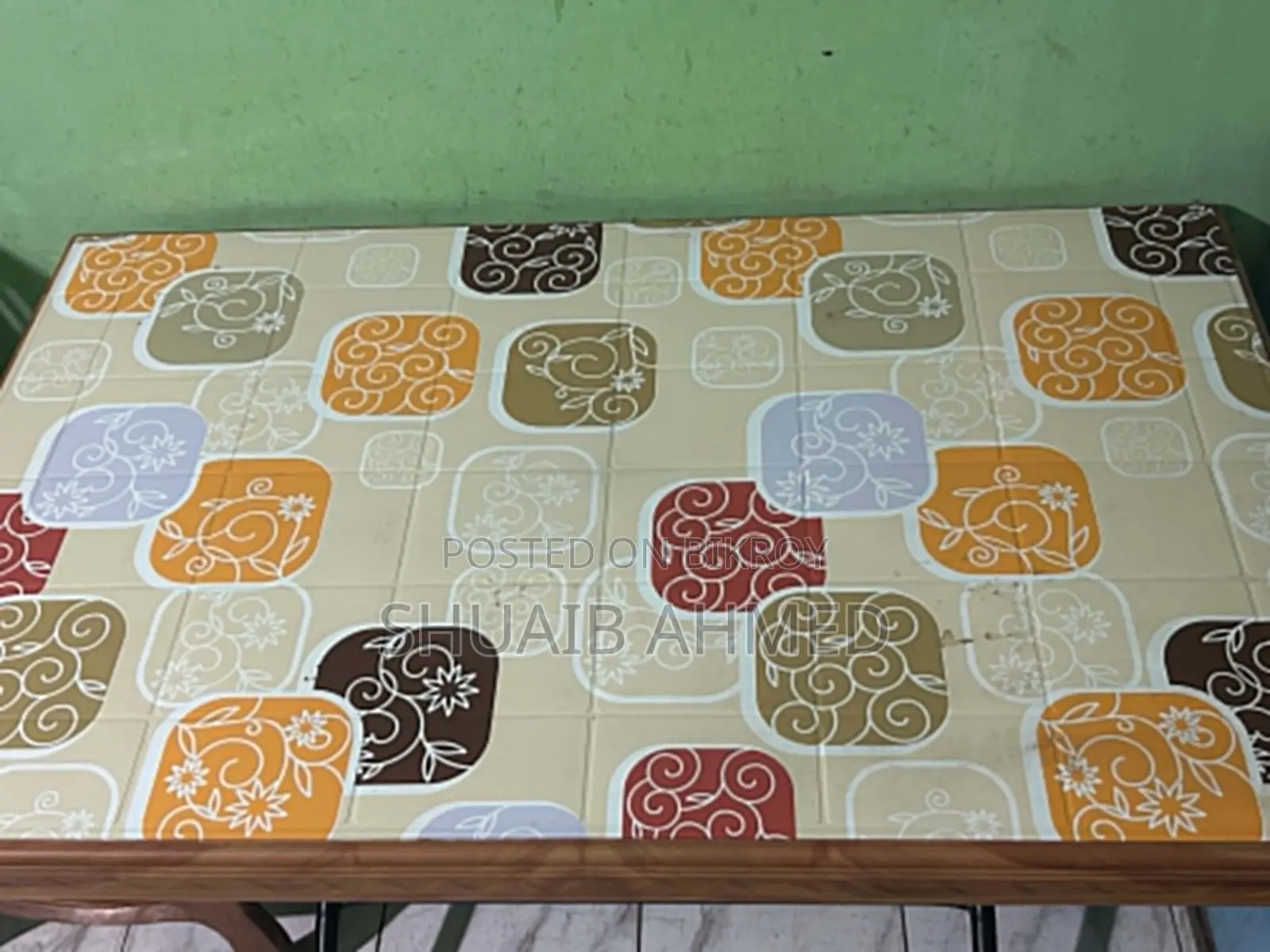 RFL 4-Seater Plastic Dining Table – Almost New