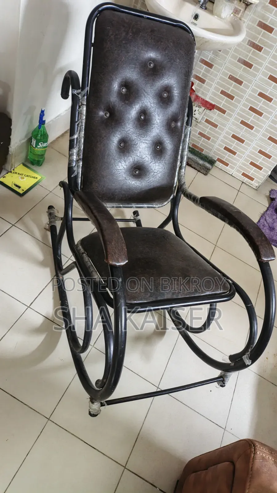 রকিং চেয়ার (জরুরি বিক্রি) কলাবাগান ১ম লেন