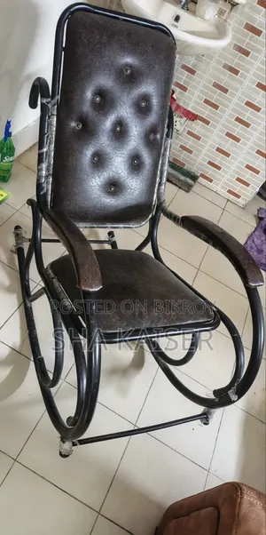 রকিং চেয়ার (জরুরি বিক্রি) কলাবাগান ১ম লেন
