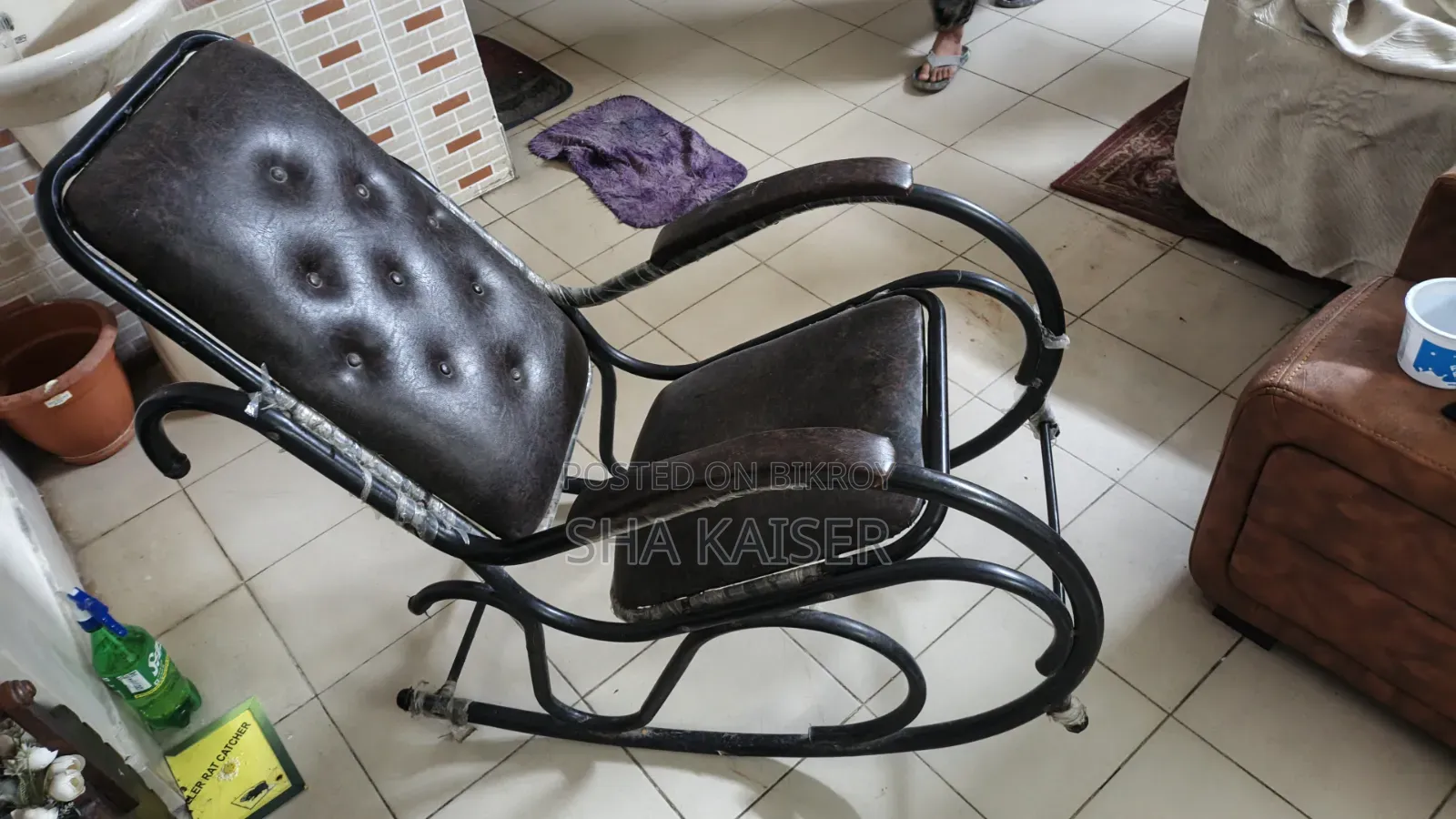 রকিং চেয়ার (জরুরি বিক্রি) কলাবাগান ১ম লেন