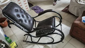 রকিং চেয়ার (জরুরি বিক্রি) কলাবাগান ১ম লেন