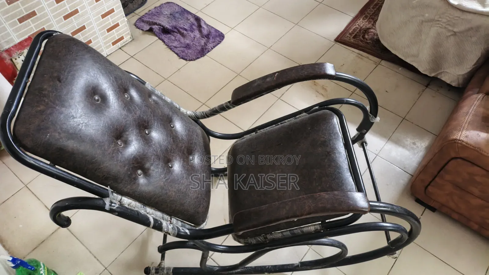 রকিং চেয়ার (জরুরি বিক্রি) কলাবাগান ১ম লেন