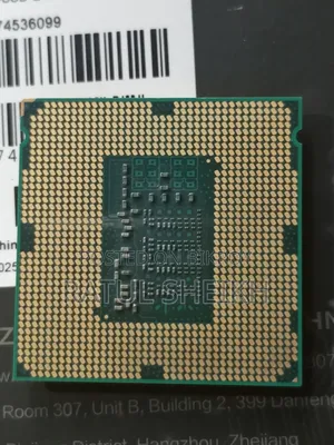 Intel Core I5-4590 Quad Core 3.3 GHz PC Processor | Corner Broken