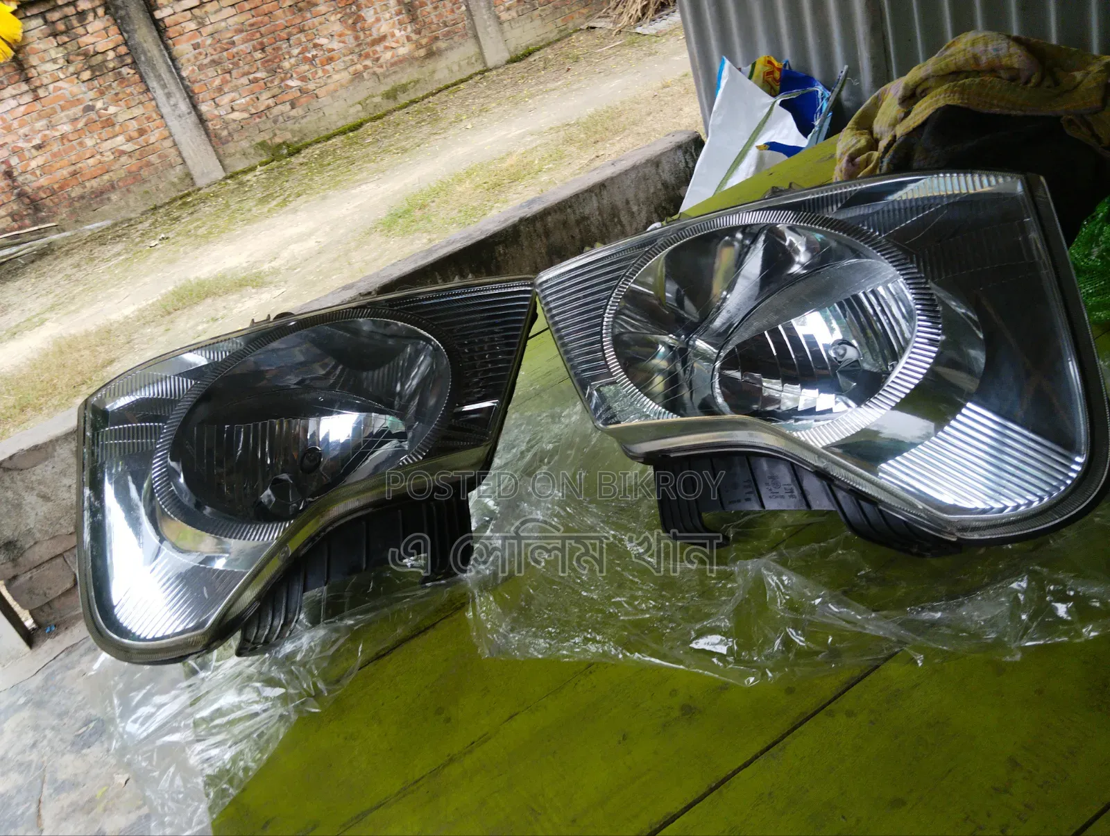 Mahindra Quanto Head Light and Brake Light Available