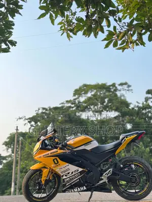 Yamaha R15 V3 2018 Yellow