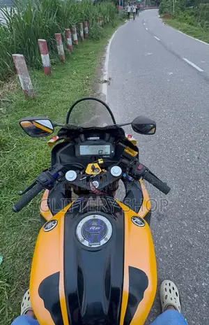 Yamaha R15 V3 2018 Yellow