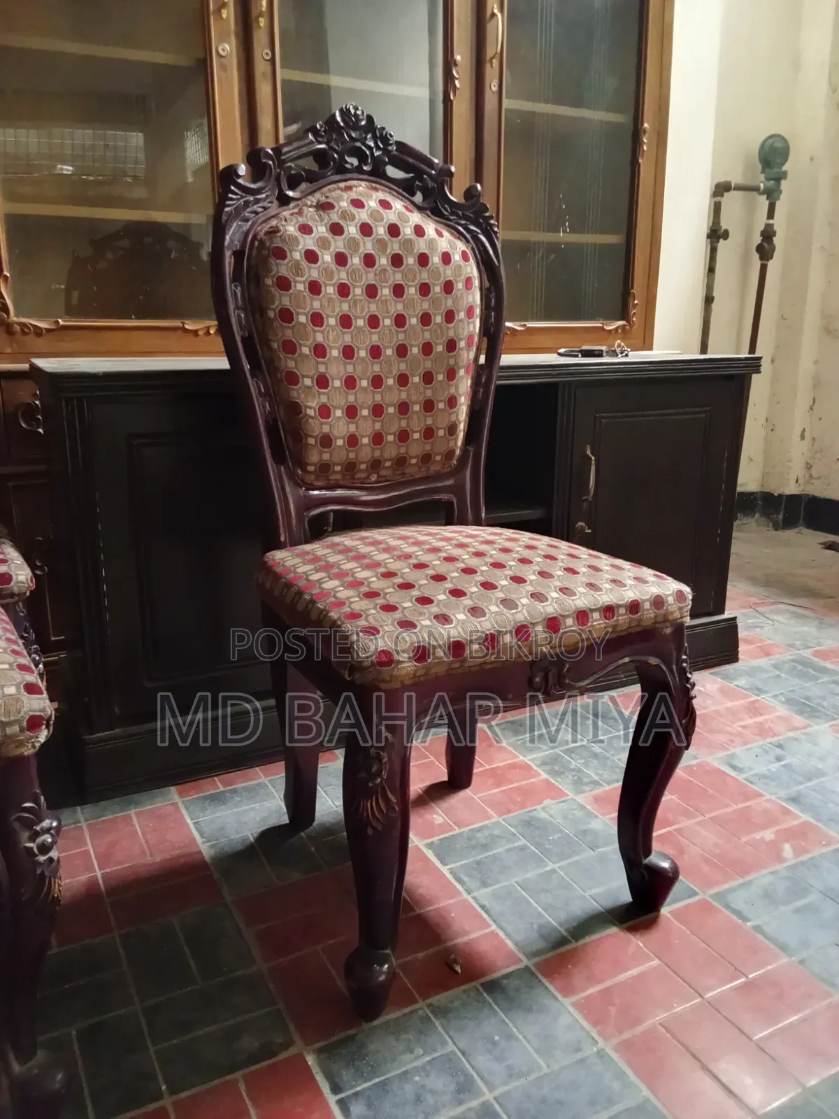 ৬ পিস চেয়ার বিক্রি হবে ভিক্টোরিয়া
