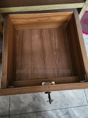 পড়ার টেবিল