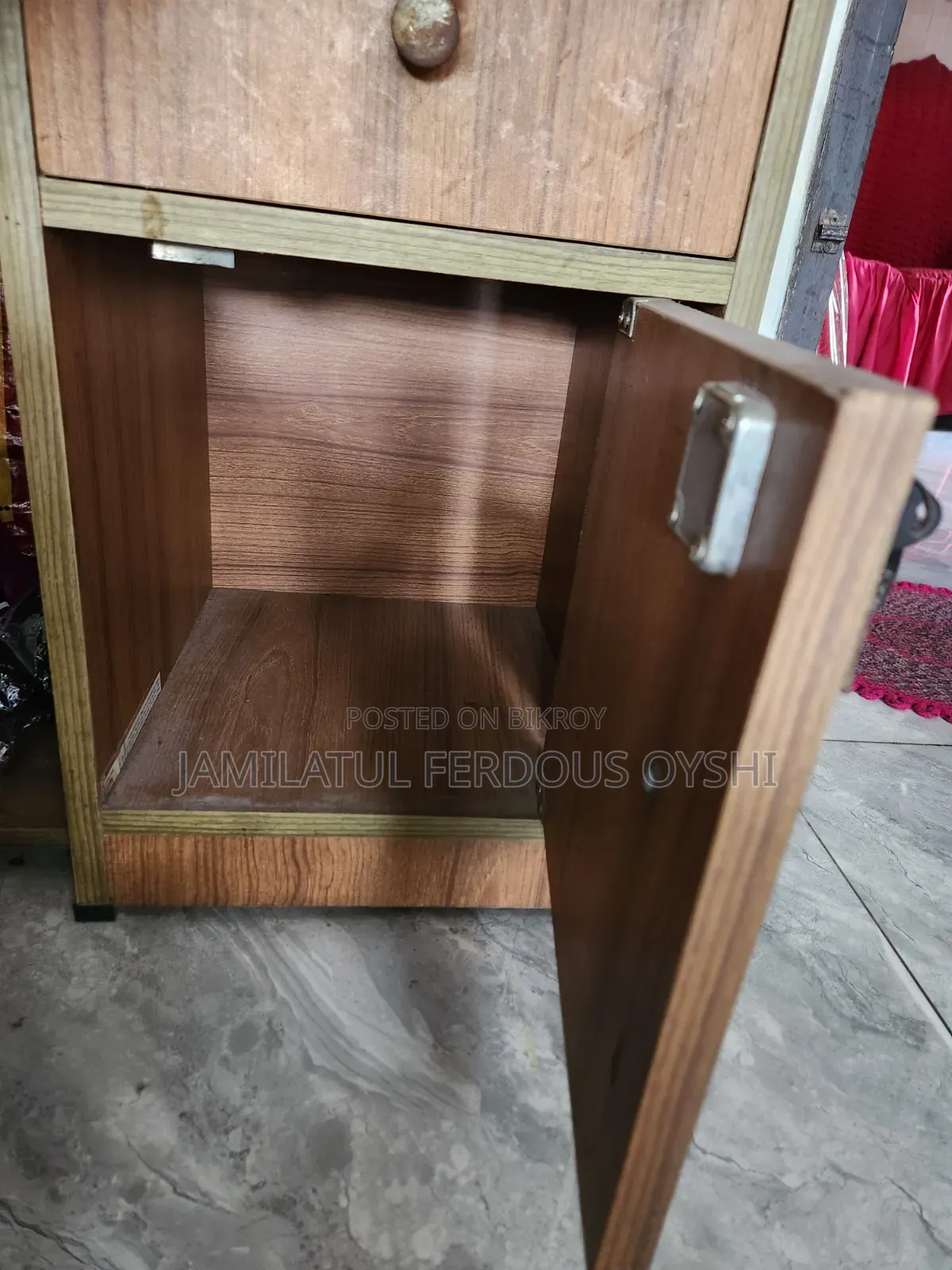 পড়ার টেবিল