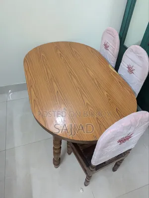 ডাইনিং টেবিল