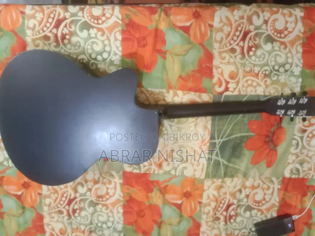Guiter Looking New