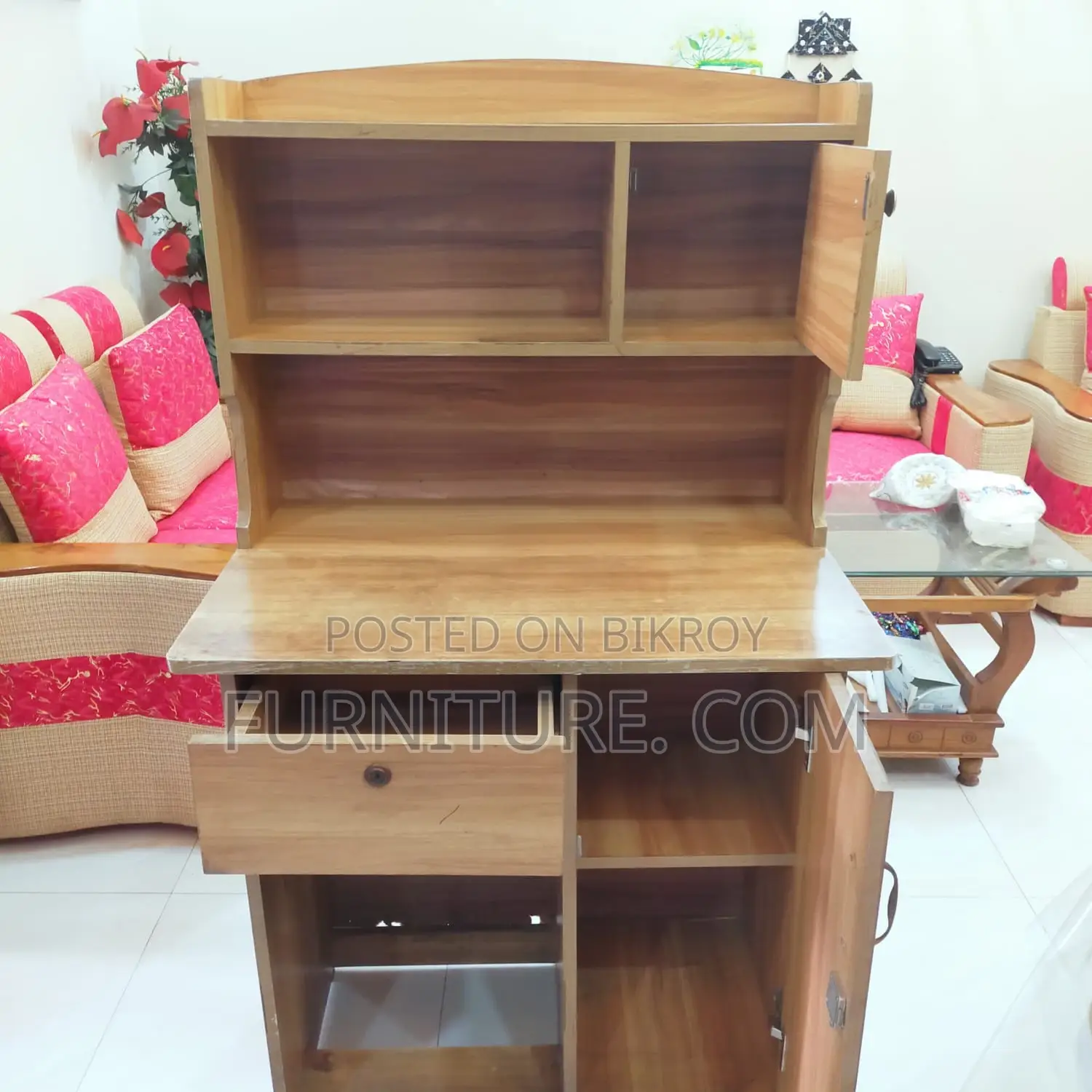 **পুরাতন পারটেক্সের স্টাডি টেবিল বিক্রি করা হবে।**