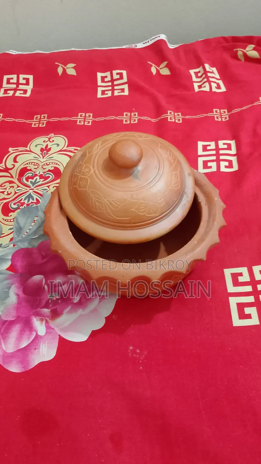 আকর্ষণীয় ও ঐতিহ্যবাহী মাটির তৈরি হস্তশিল্প  বিক্রি হবে।