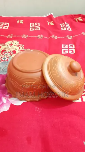 আকর্ষণীয় ও ঐতিহ্যবাহী মাটির তৈরি হস্তশিল্প  বিক্রি হবে।