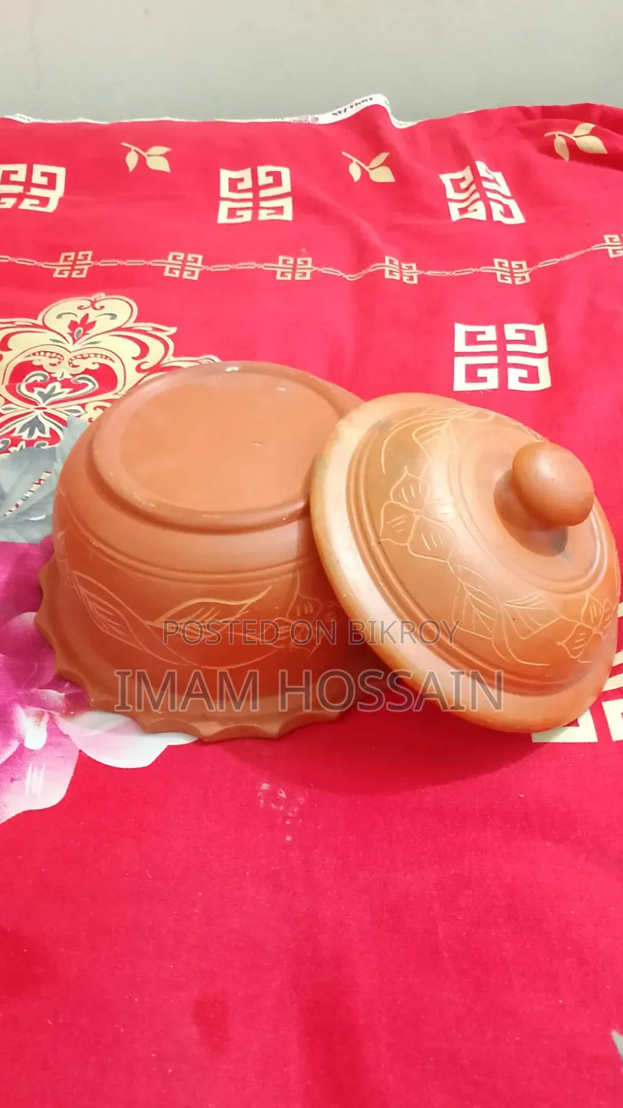 আকর্ষণীয় ও ঐতিহ্যবাহী মাটির তৈরি হস্তশিল্প  বিক্রি হবে।