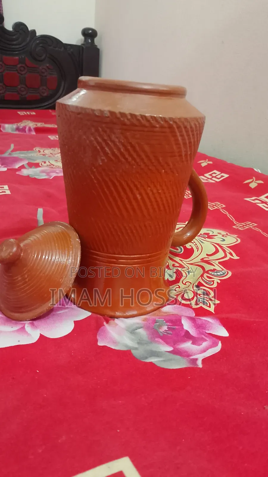 আকর্ষণীয় ও ঐতিহ্যবাহী মাটির তৈরি হস্তশিল্প  বিক্রি হবে।