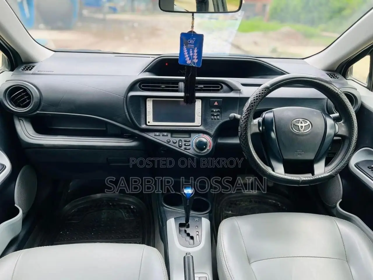 Toyota Aqua 2012 Silver