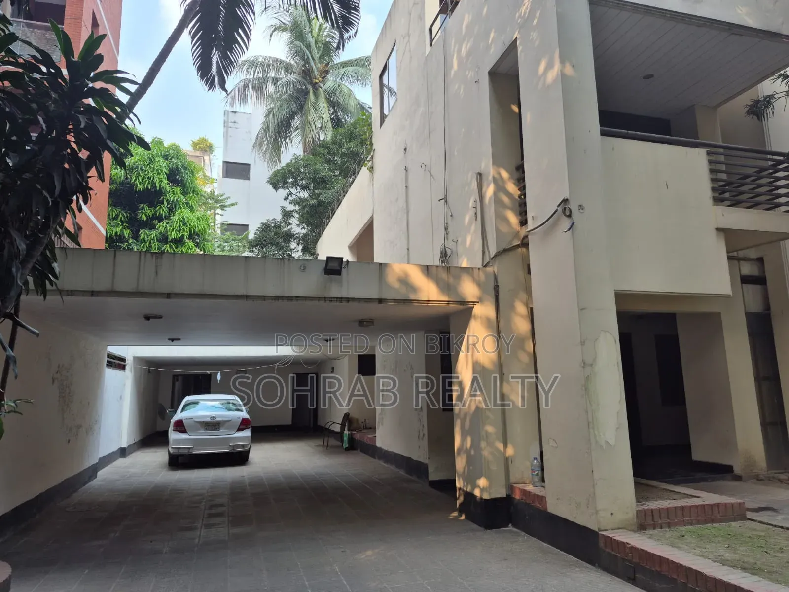 8bdrm House in Sohrab Realty, Baridhara for sale