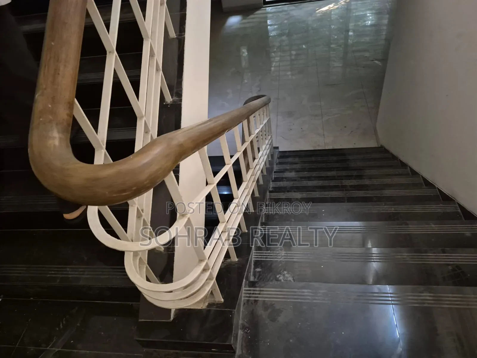8bdrm House in Sohrab Realty, Baridhara for sale