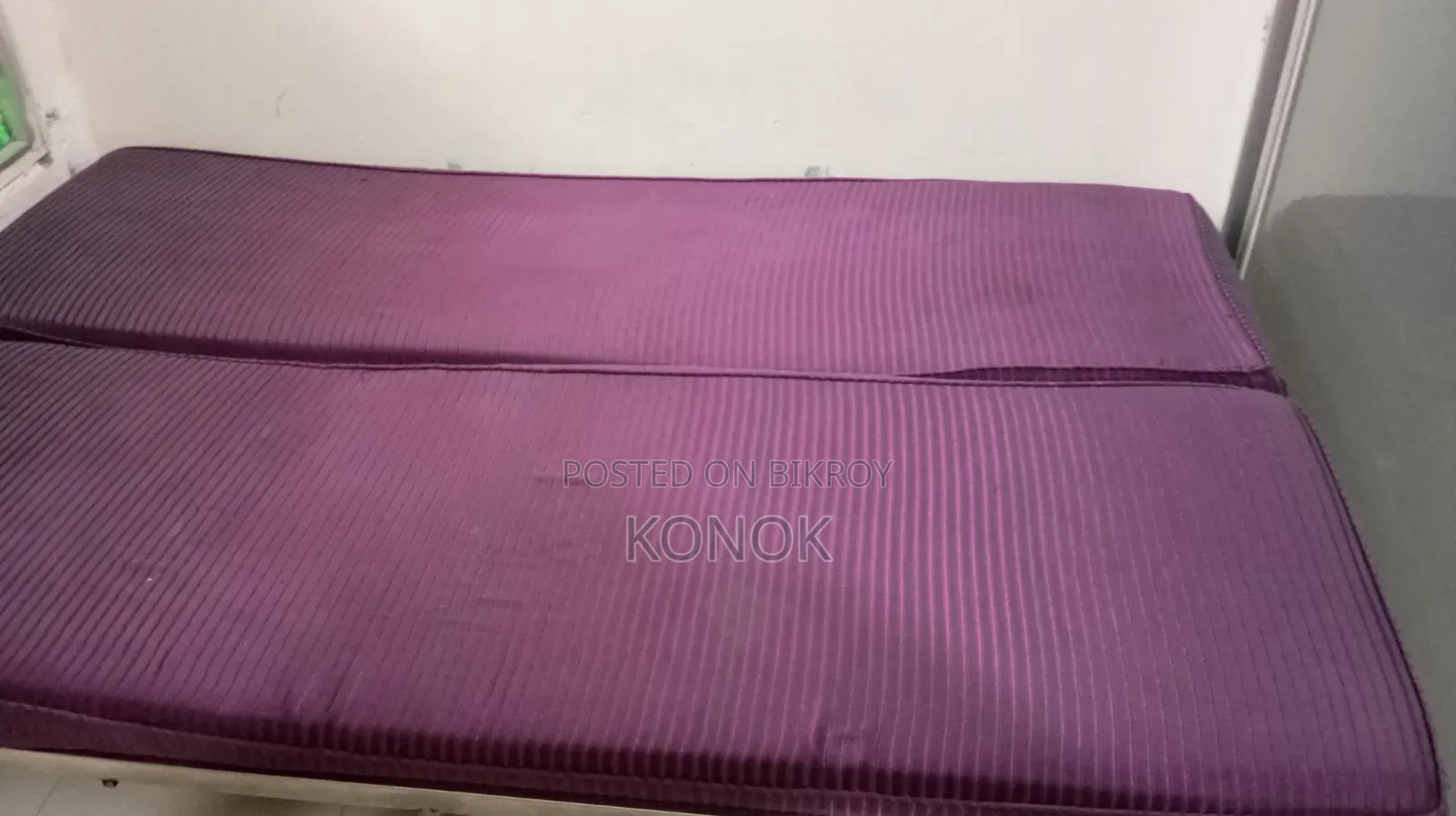 1টি সোফা কাম বেড, 1সিঙ্গেল সোফা, 1পড়ার টেবিল, 1Pureit বিক্রি করব