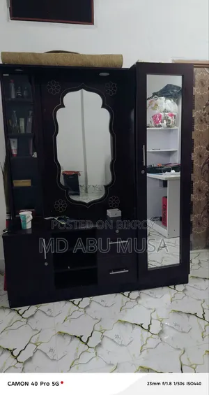 ড্রেসিং টেবিল