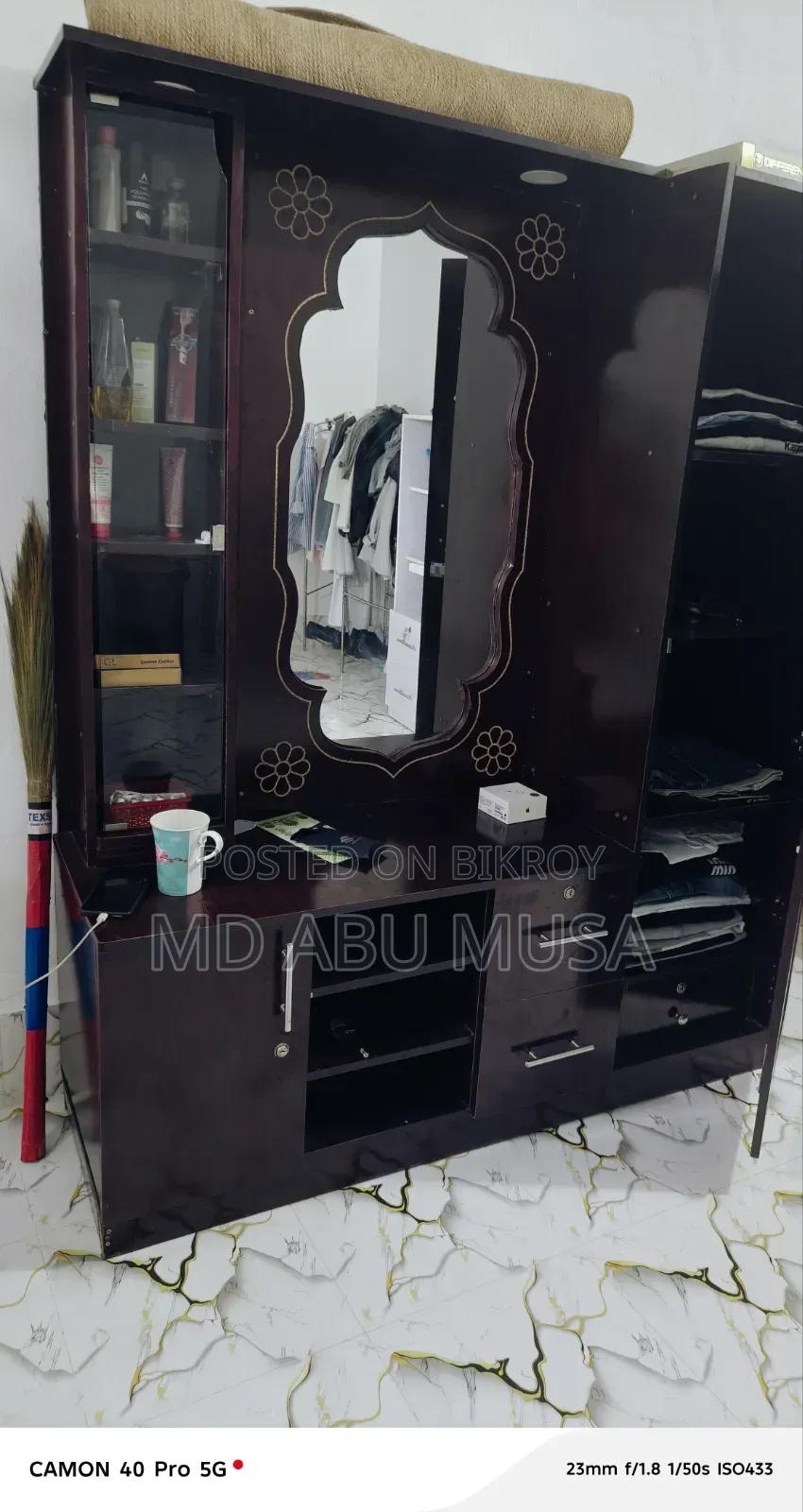 ড্রেসিং টেবিল