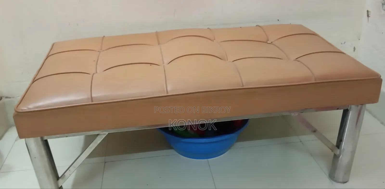 1টি সোফা কাম বেড, 1সিঙ্গেল সোফা, 1পড়ার টেবিল, 1Pureit বিক্রি করব